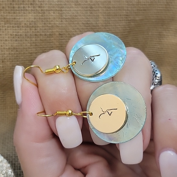 DMB FIREDANCER 16K GOLD SHELL DROP EARRINGS - Picture 5 of 6